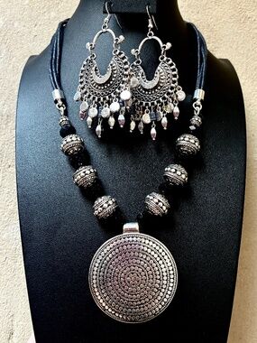 Matching Necklace & Earrings Set. Silver Tone w/ Black Beads